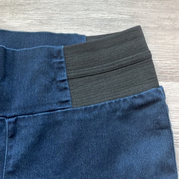 4/$50 Cleo Petites Jeans with Elastic Waist Panels - Picture 2 of 4
